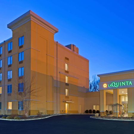 La Quinta By Wyndham Danbury Hotel Exterior photo