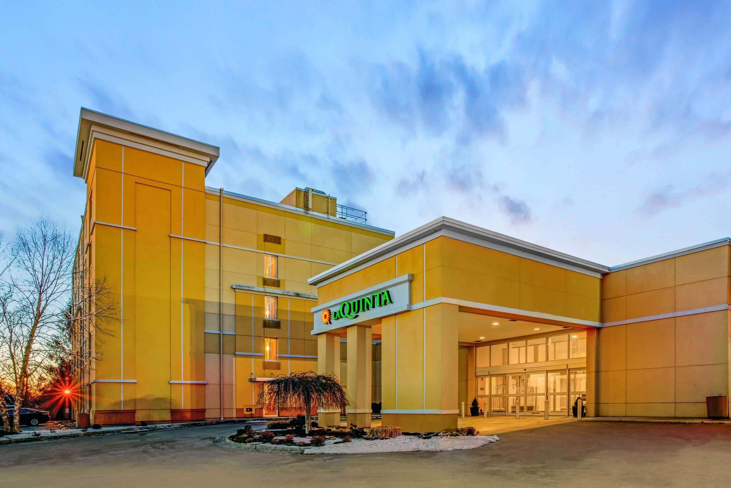 La Quinta By Wyndham Danbury Hotel Exterior photo