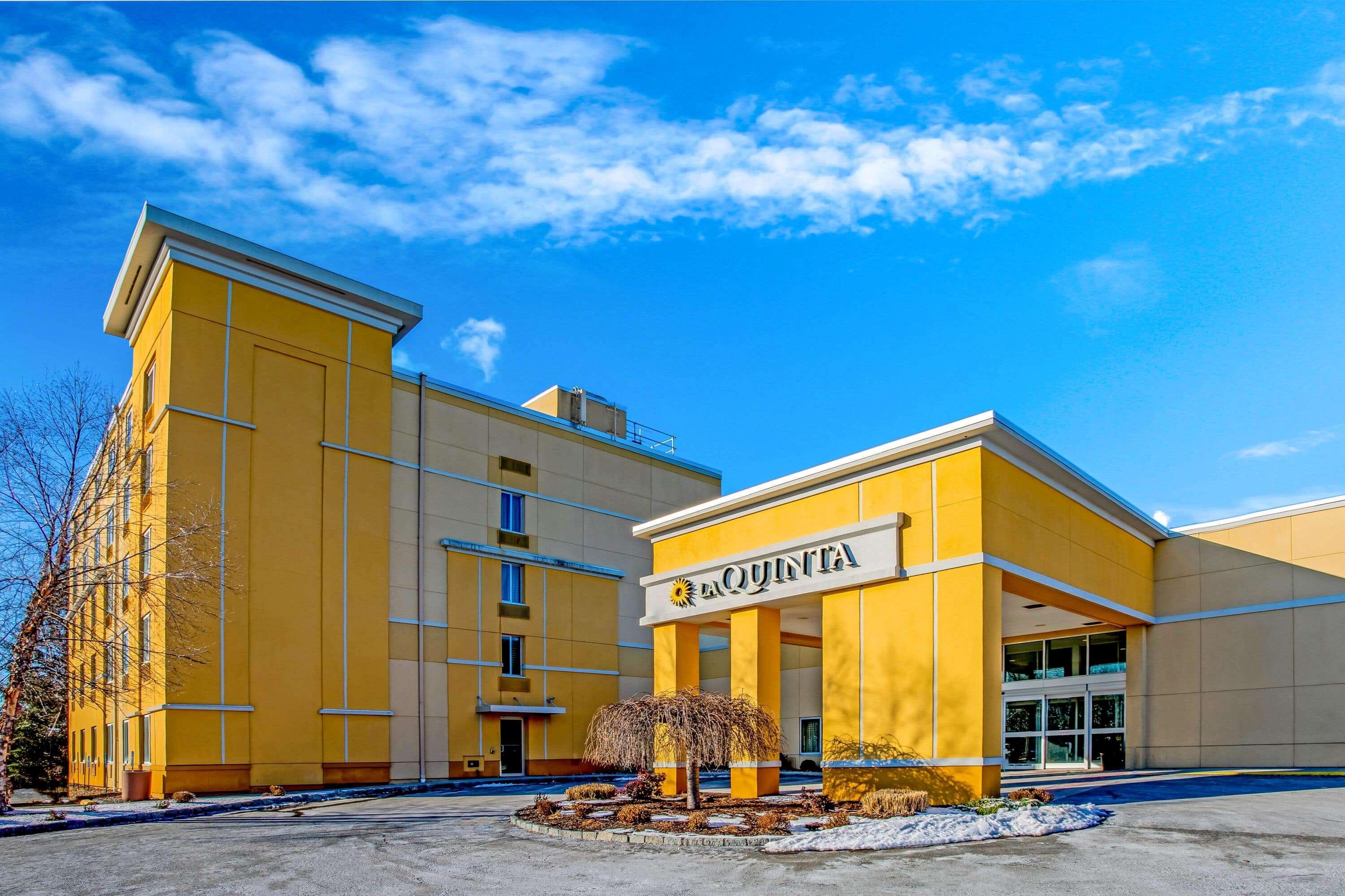 La Quinta By Wyndham Danbury Hotel Exterior photo