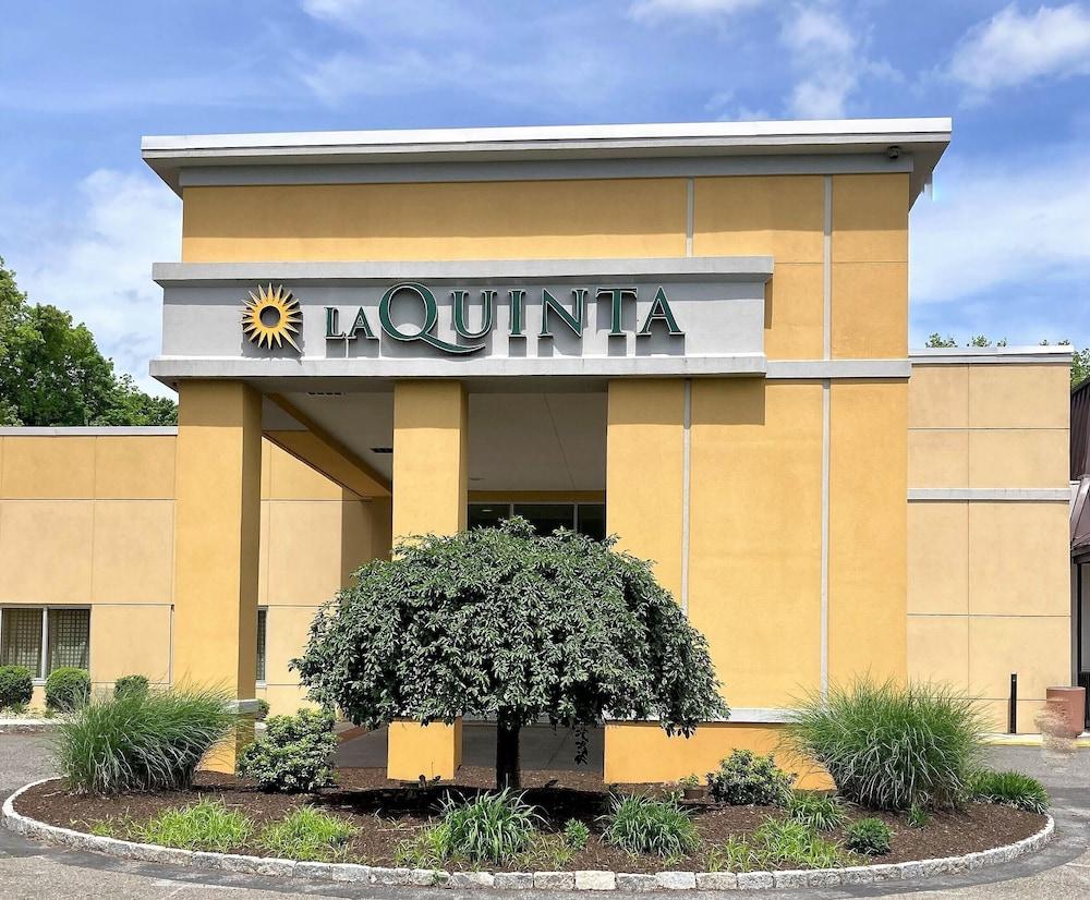 La Quinta By Wyndham Danbury Hotel Exterior photo